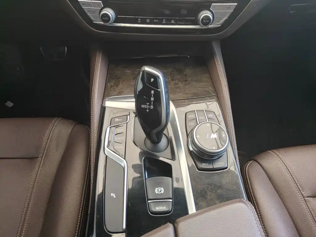 BMW 5 Series — фото 19