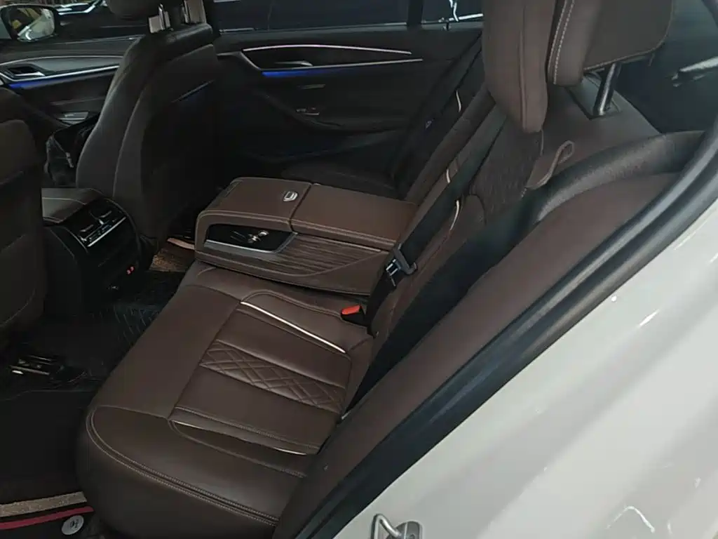 BMW 5 Series New Energy — фото 17