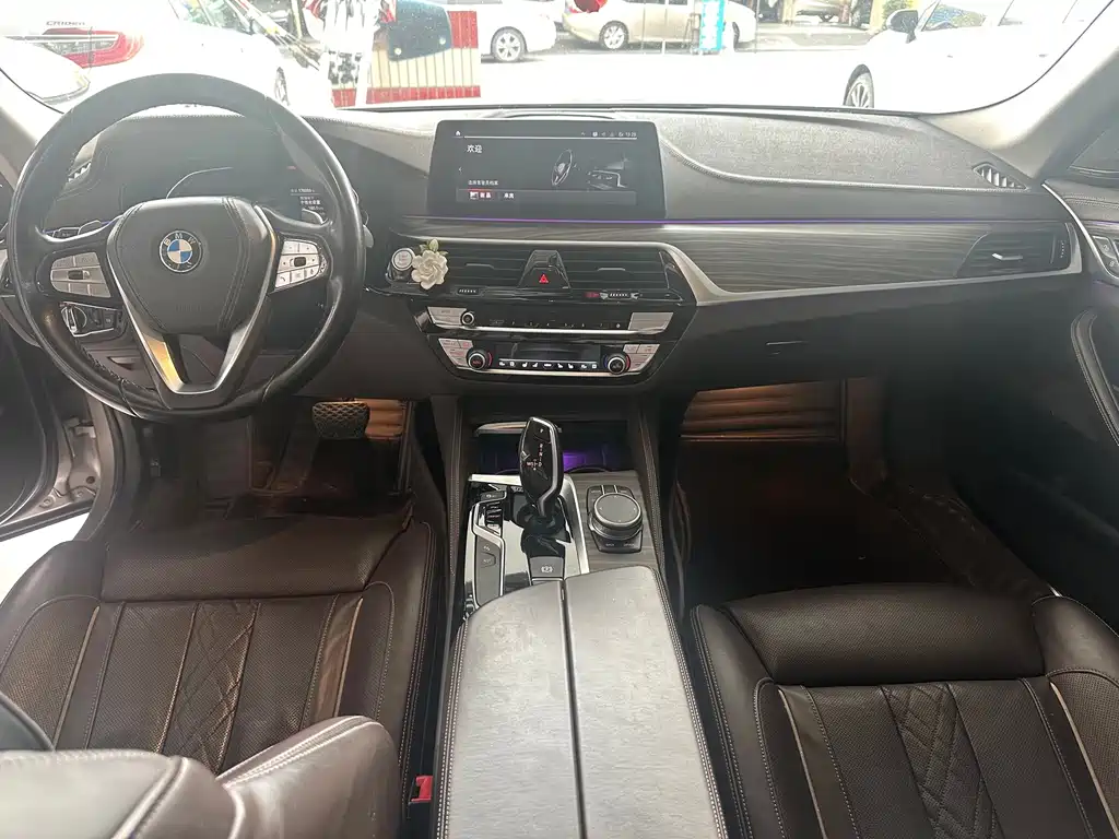 BMW 5 Series — фото 4
