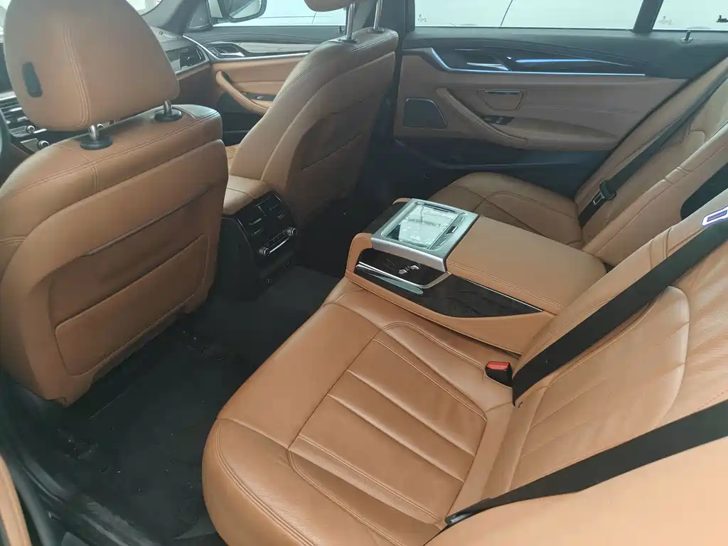 BMW 5 Series — фото 11