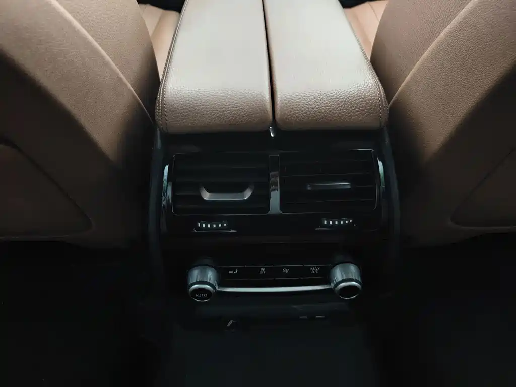 BMW 5 Series — фото 14