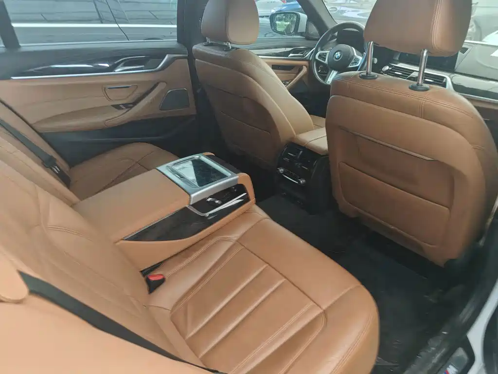 BMW 5 Series — фото 10