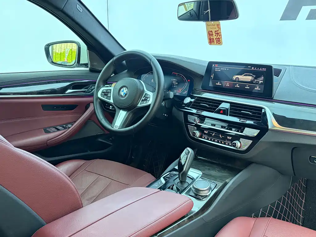 BMW 5 Series — фото 25