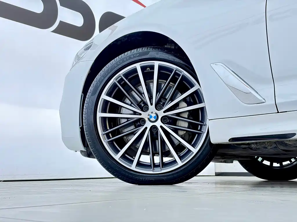 BMW 5 Series — фото 28