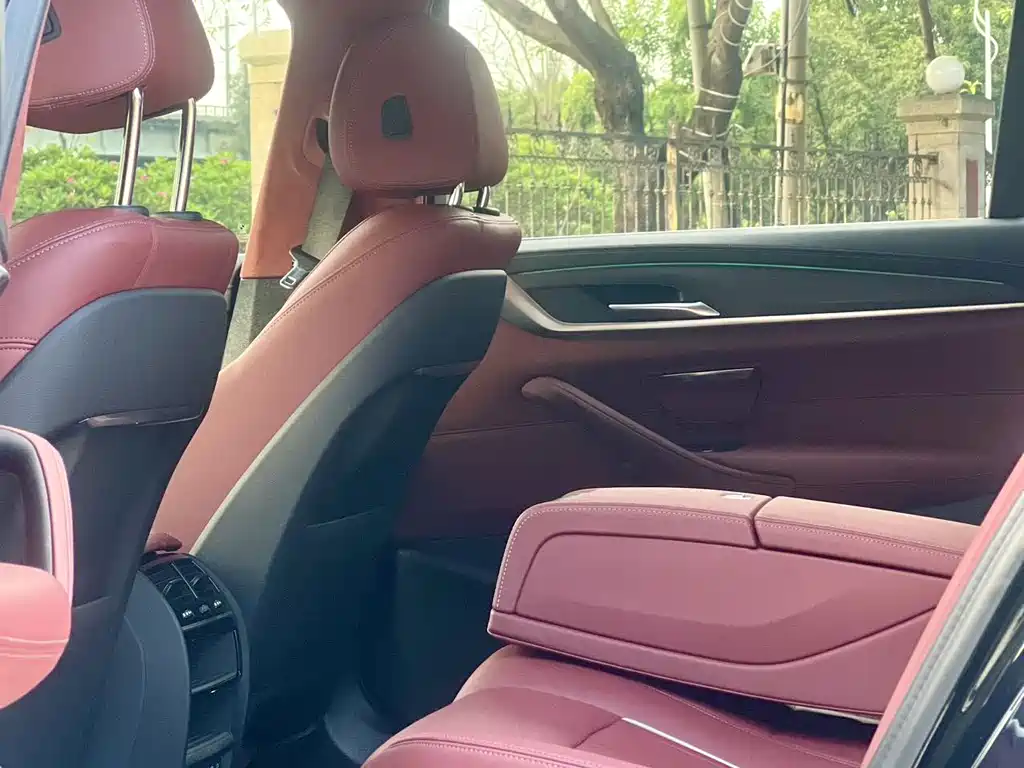 BMW 5 Series — фото 11