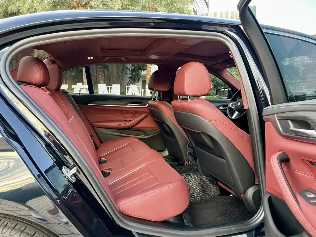 BMW 5 Series — фото 14