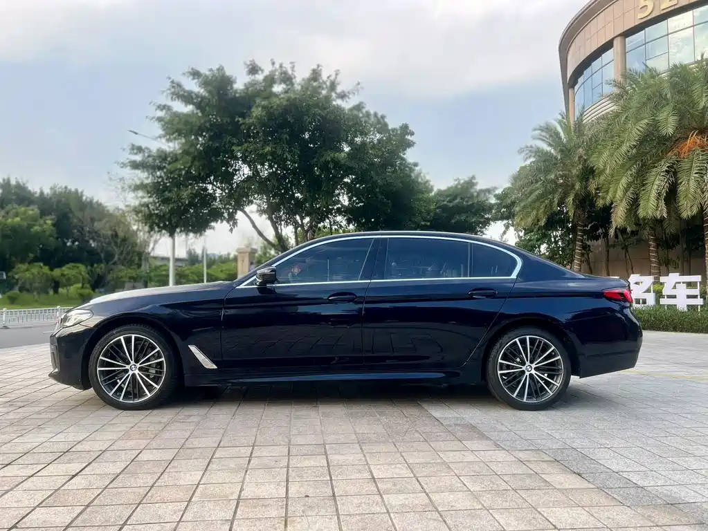 BMW 5 Series — фото 4