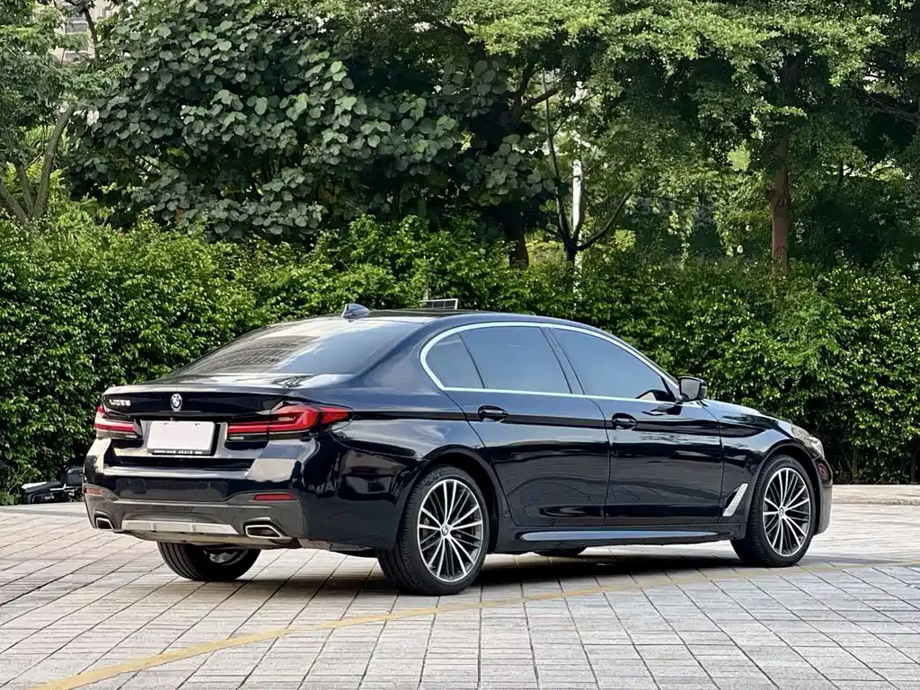 BMW 5 Series — фото 7