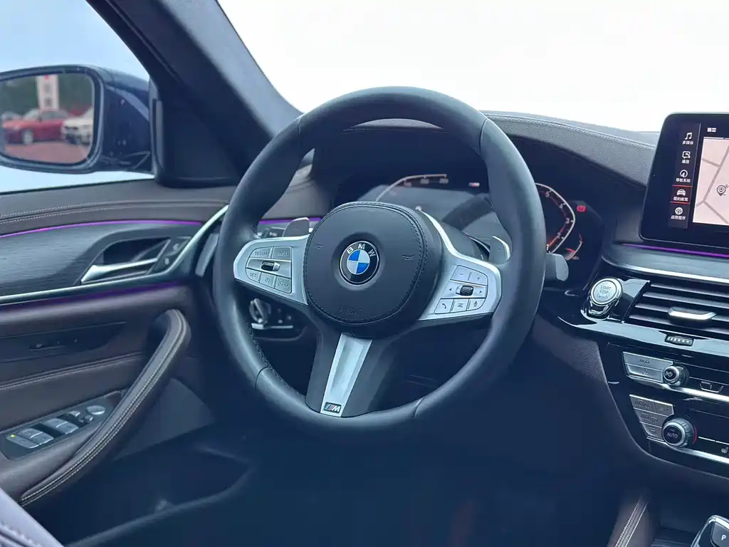BMW 5 Series — фото 14