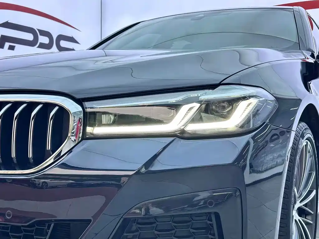 BMW 5 Series — фото 5