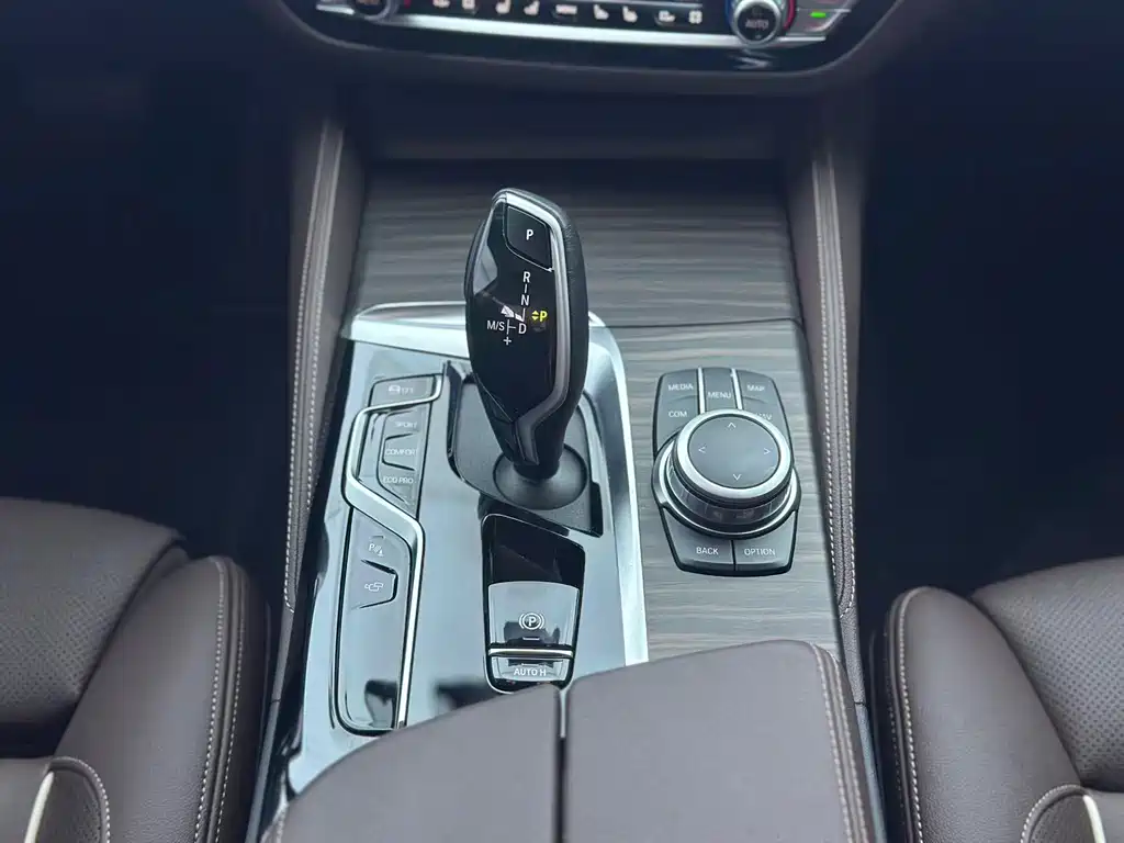 BMW 5 Series — фото 14