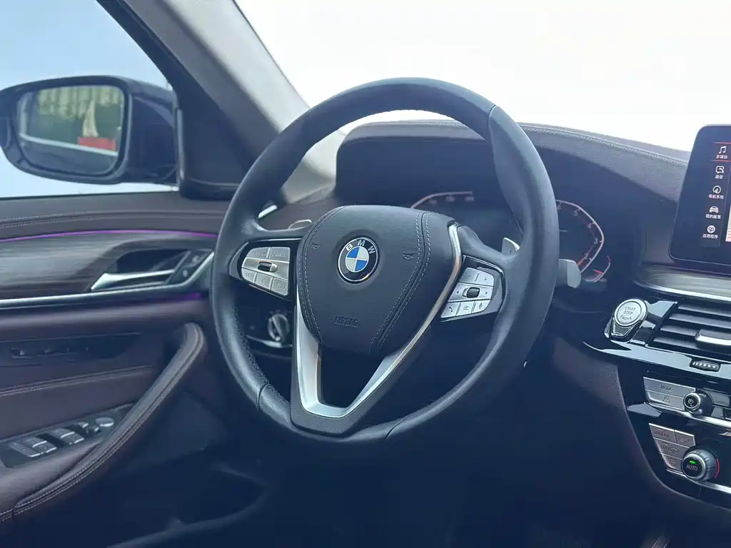 BMW 5 Series — фото 17