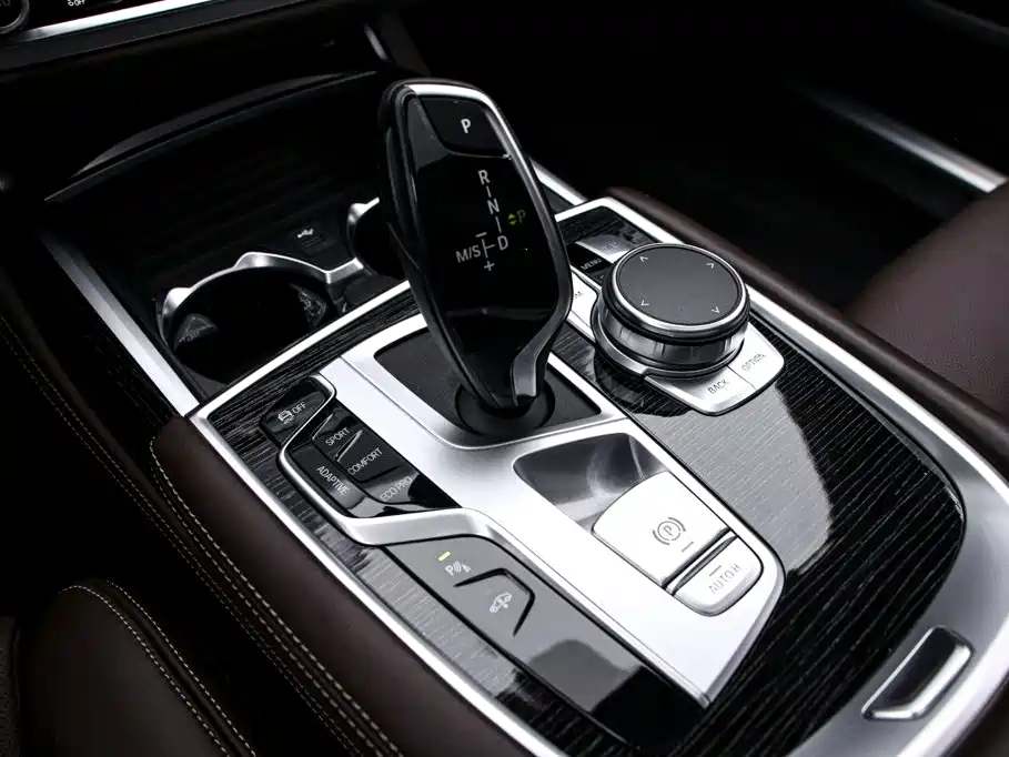 BMW 7 Series — фото 9