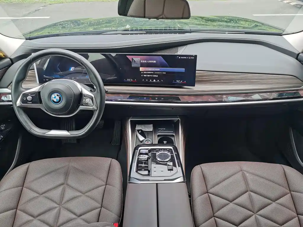 BMW i7 — фото 9