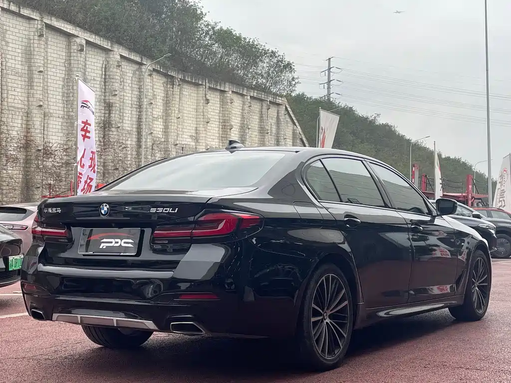 BMW 5 Series — фото 11
