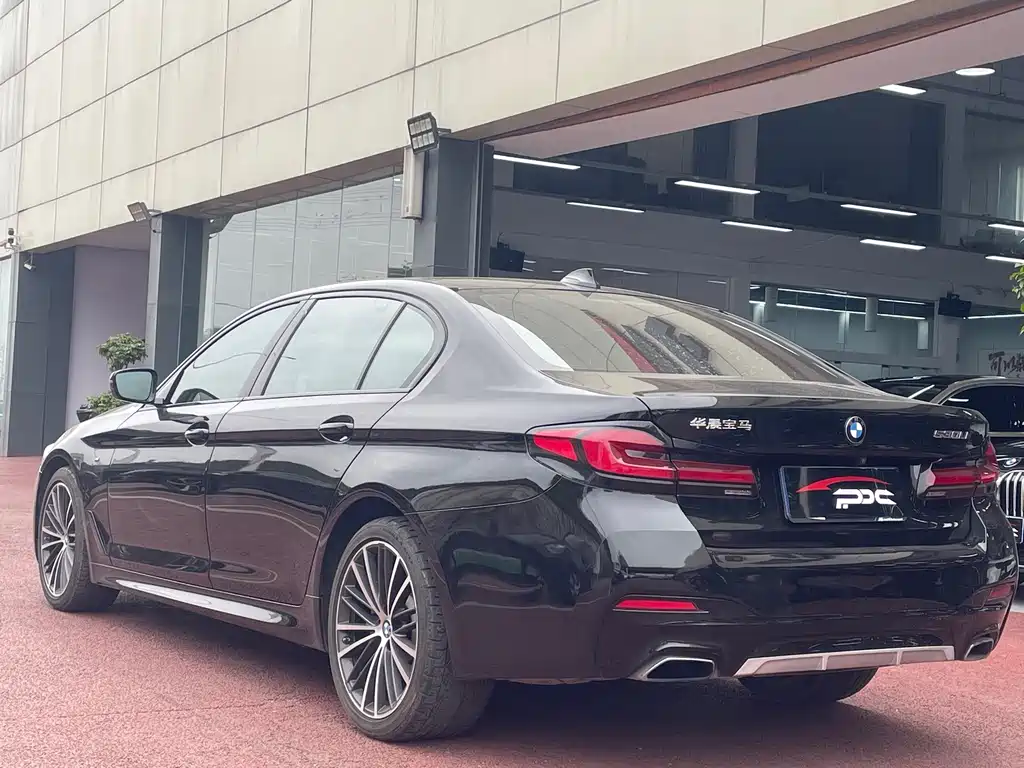 BMW 5 Series — фото 13