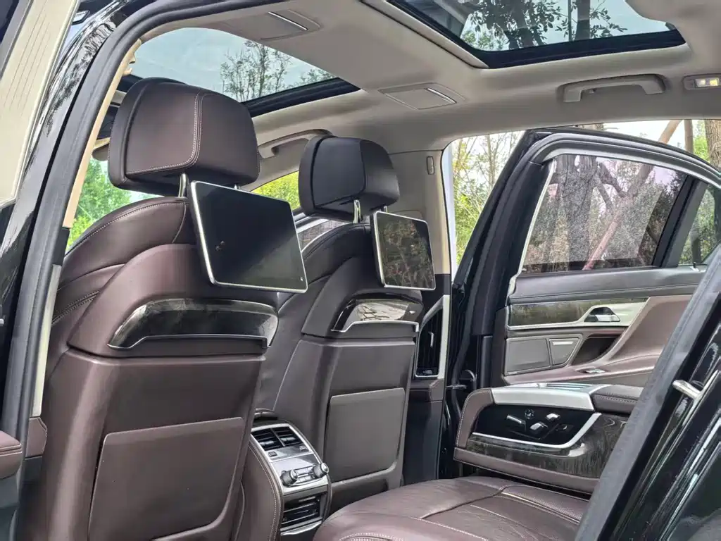 BMW 7 Series — фото 10