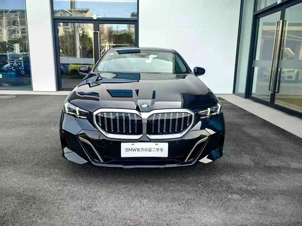 BMW 5 Series — фото 2