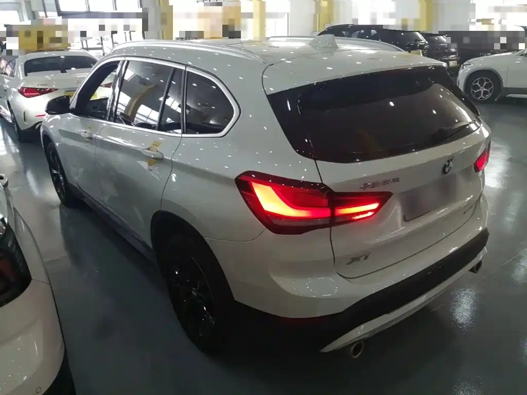 BMW X1 — фото 5