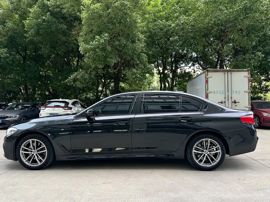 BMW 5 Series — фото 9