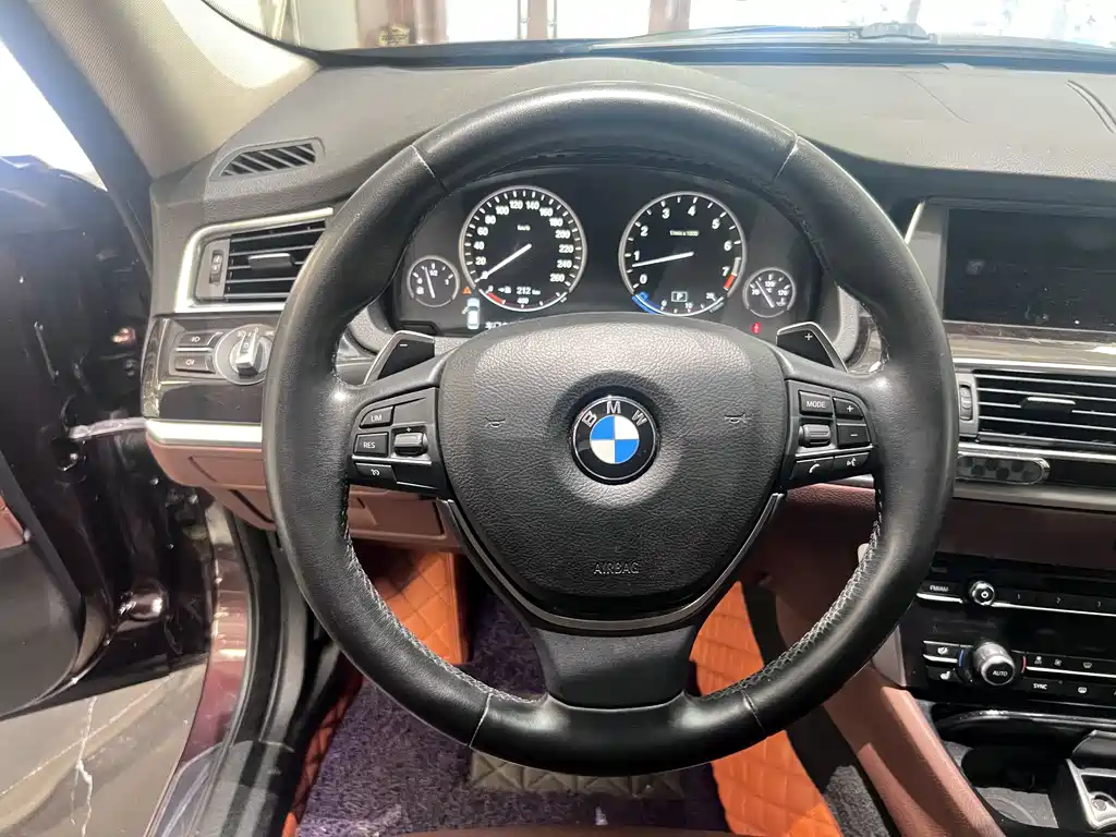 BMW 5 Series GT — фото 14