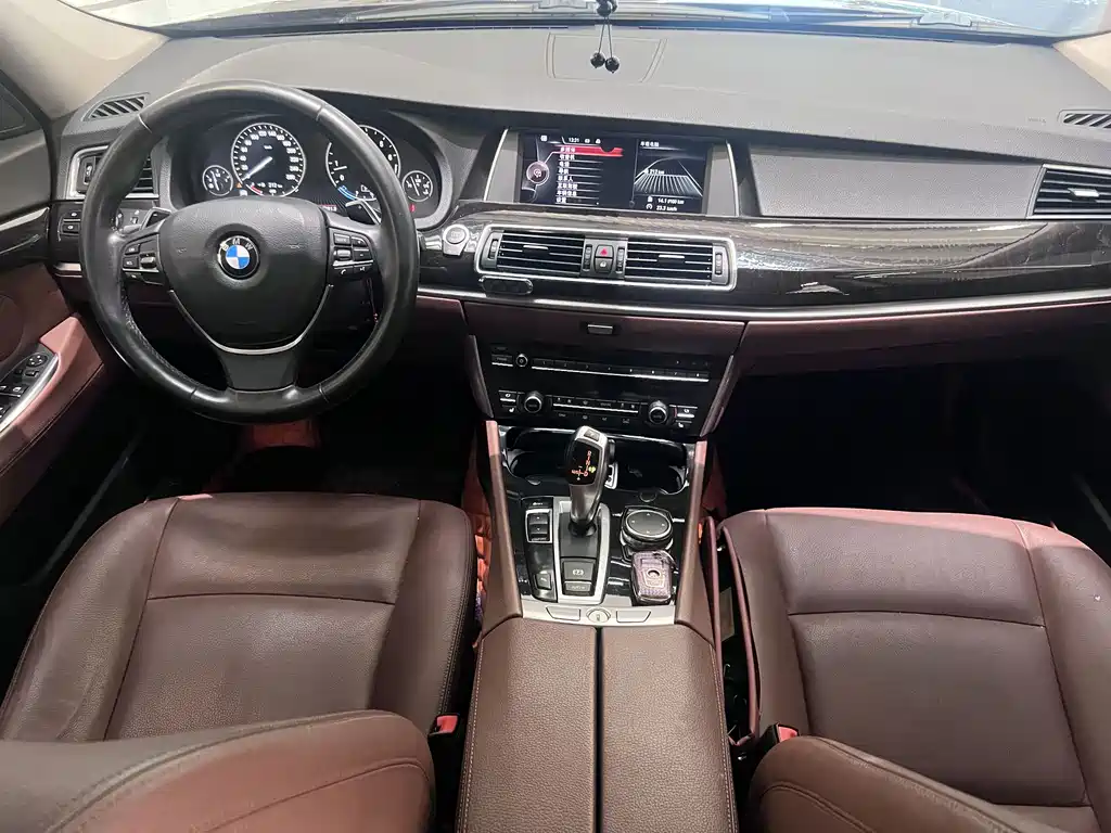 BMW 5 Series GT — фото 15