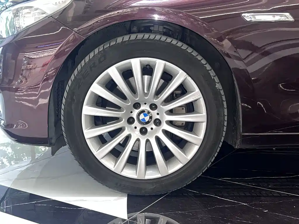 BMW 5 Series GT — фото 19