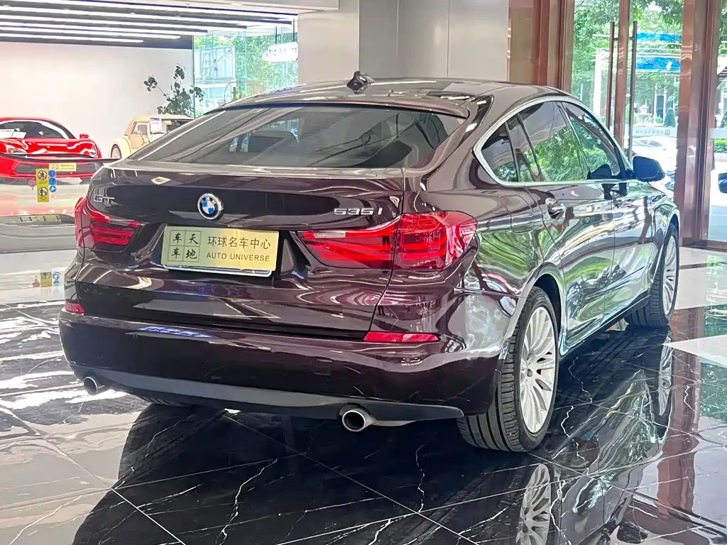 BMW 5 Series GT — фото 4
