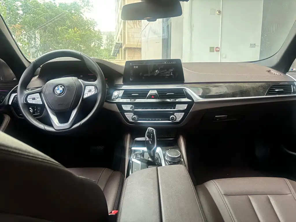BMW 5 Series — фото 11