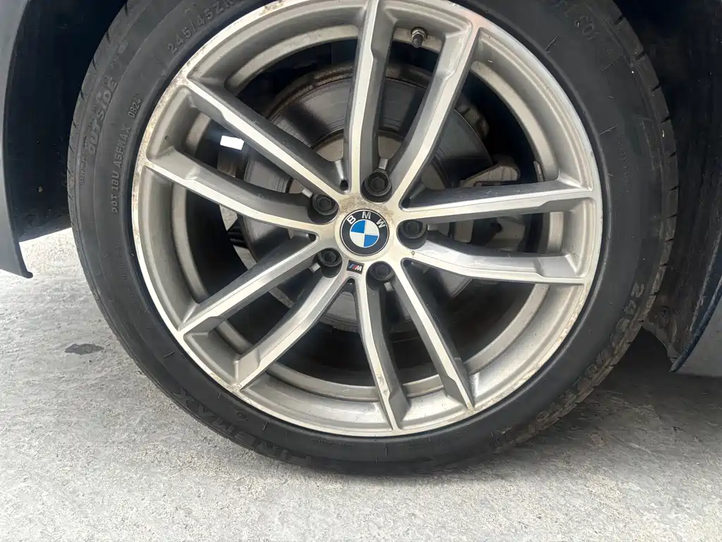 BMW 5 Series — фото 17