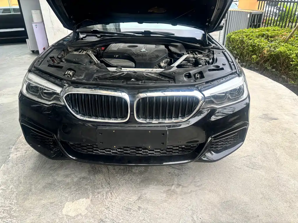 BMW 5 Series — фото 21