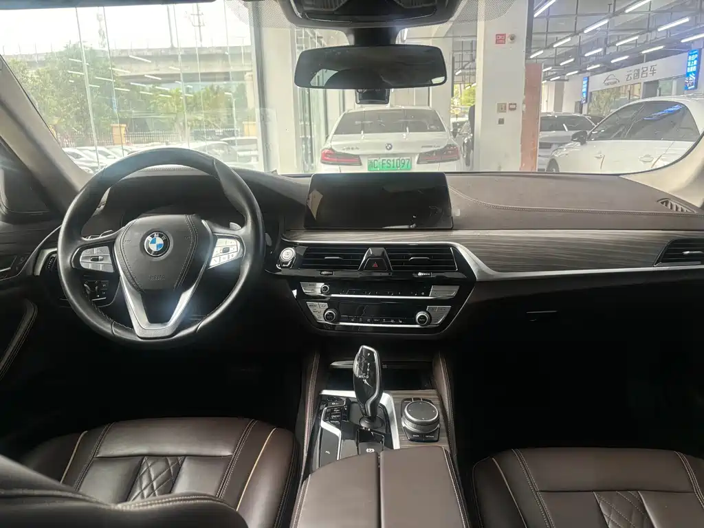 BMW 5 Series — фото 11
