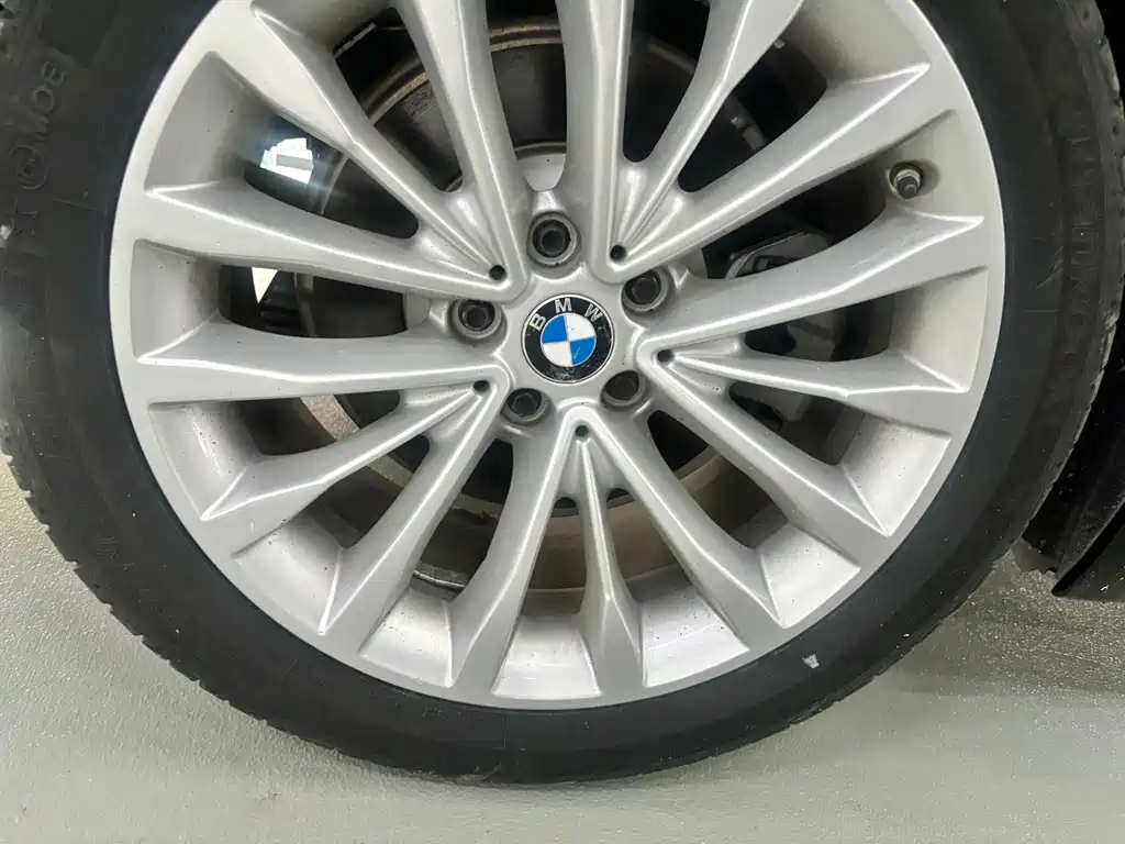 BMW 5 Series — фото 17