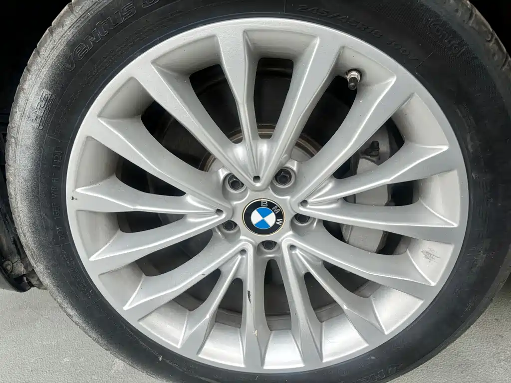 BMW 5 Series — фото 19