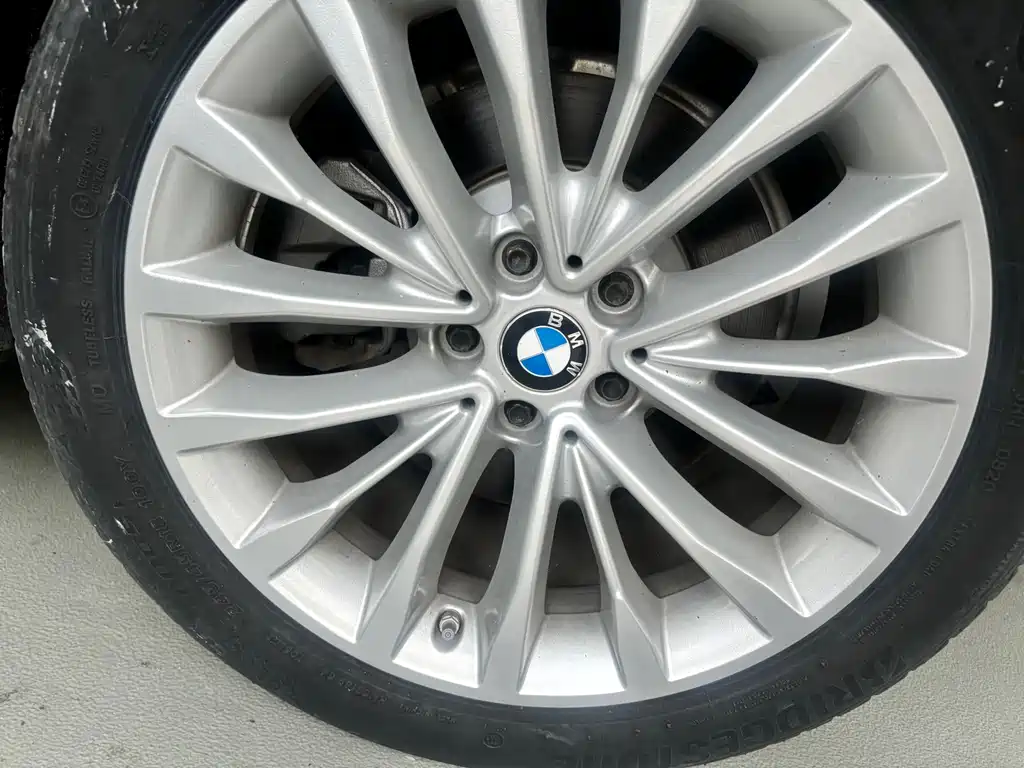 BMW 5 Series — фото 20