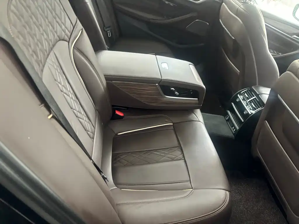 BMW 5 Series — фото 10