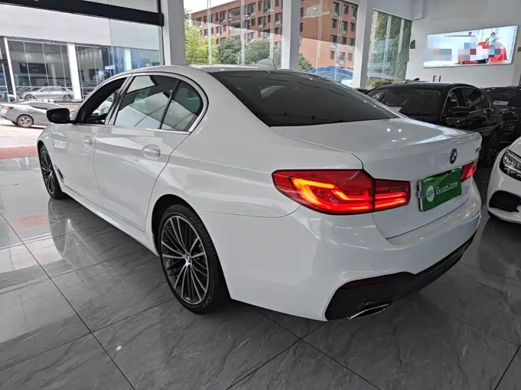 BMW 5 Series — фото 5