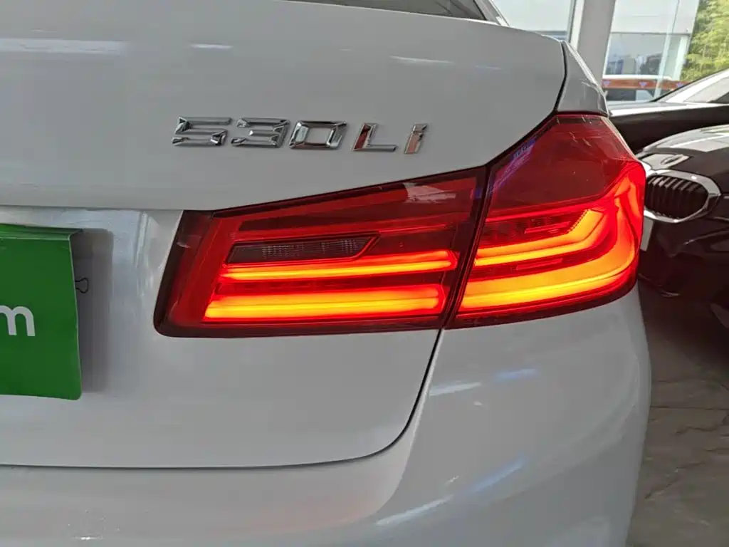 BMW 5 Series — фото 8