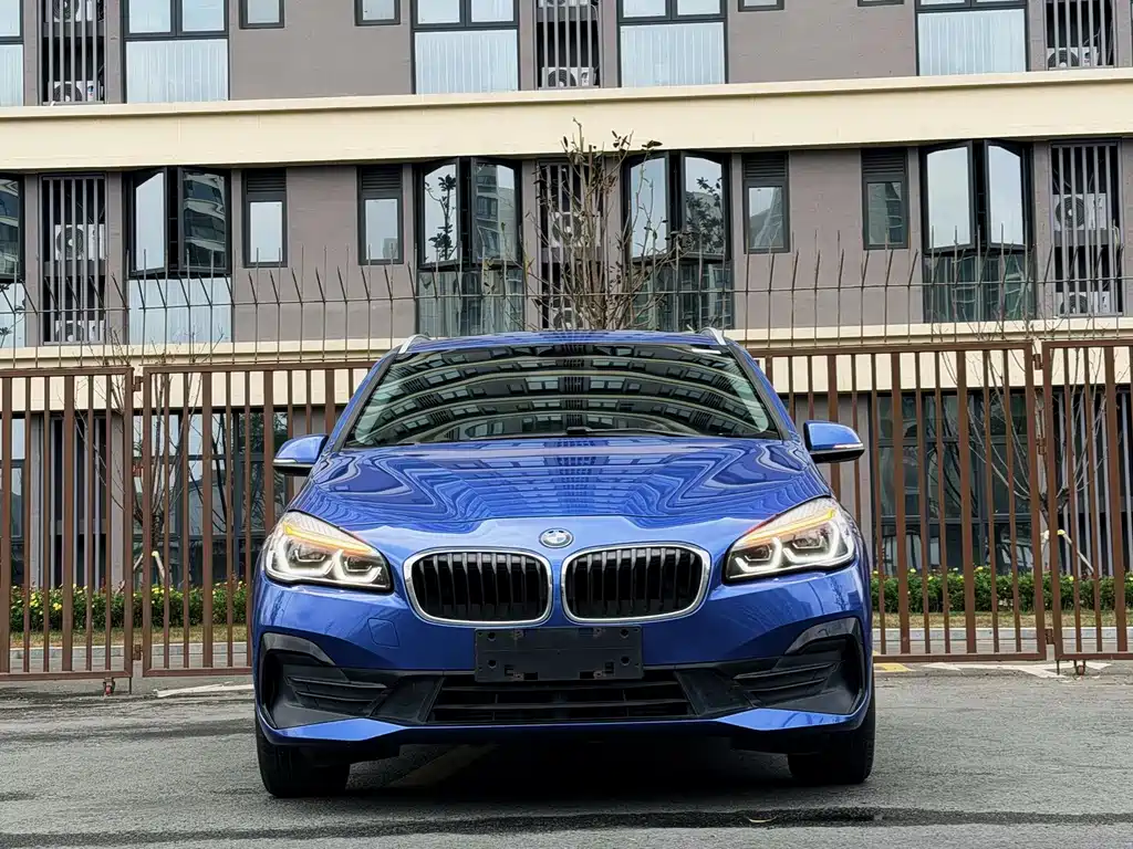 BMW 2 Series Active Tourer — фото 2