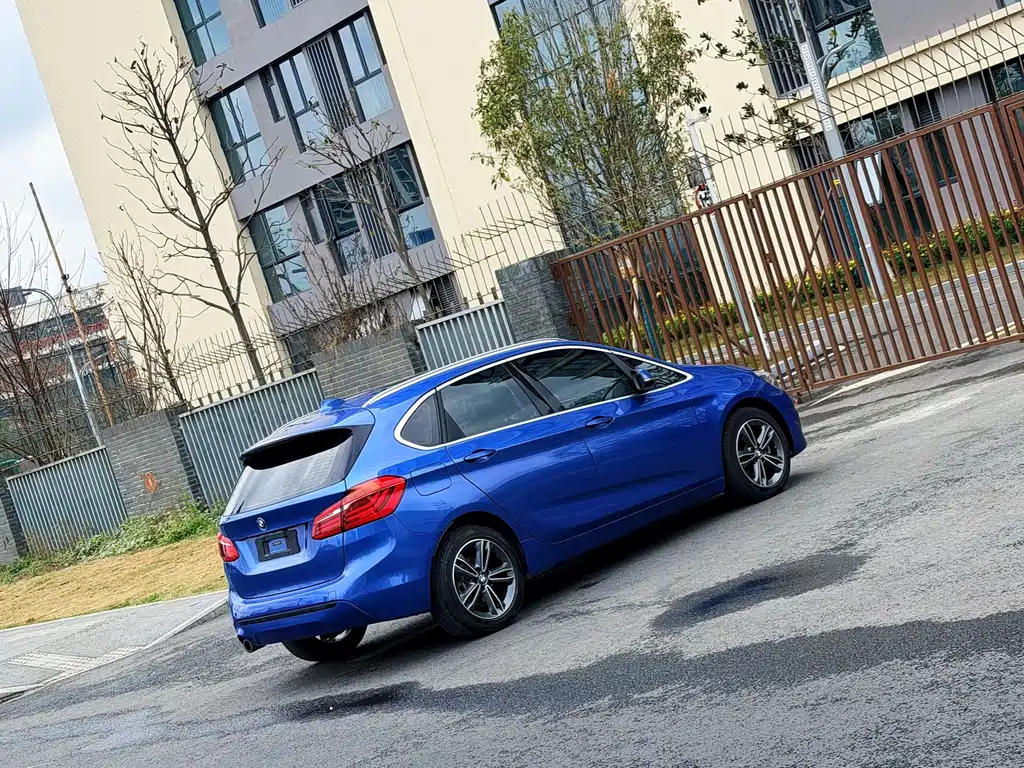 BMW 2 Series Active Tourer — фото 7