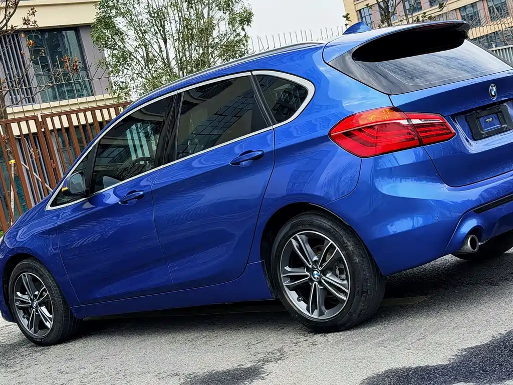BMW 2 Series Active Tourer — фото 8