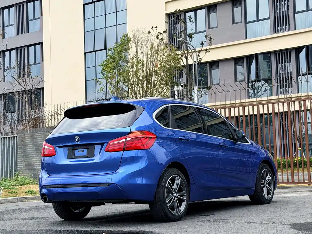BMW 2 Series Active Tourer — фото 9