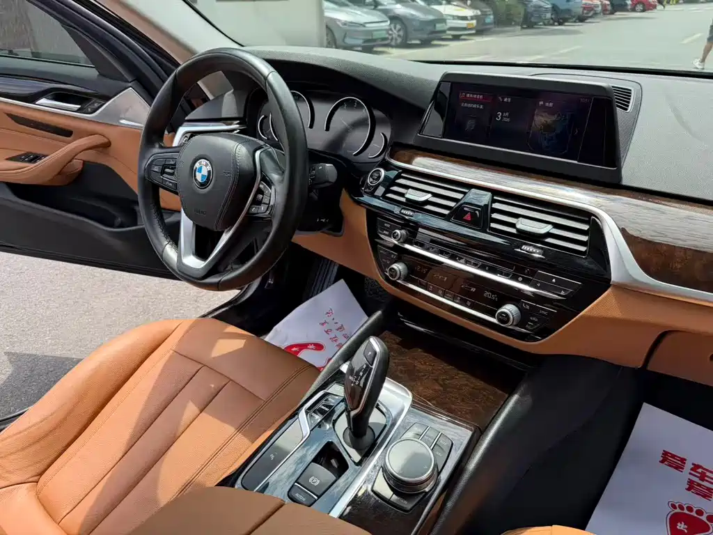 BMW 5 Series — фото 11