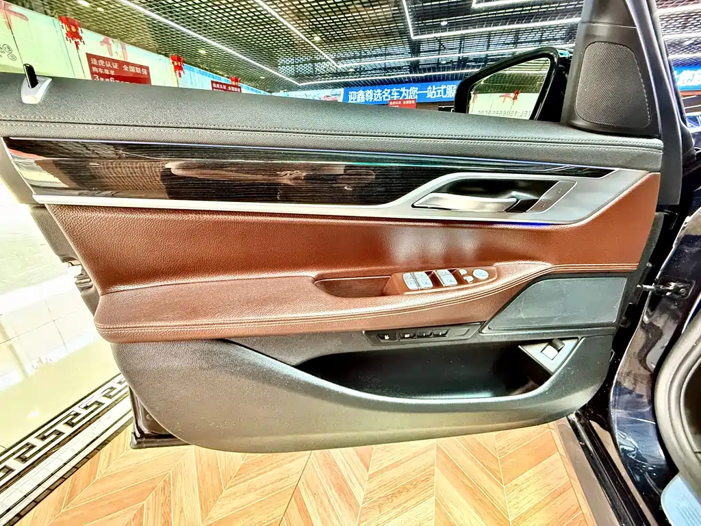 BMW 7 Series — фото 8