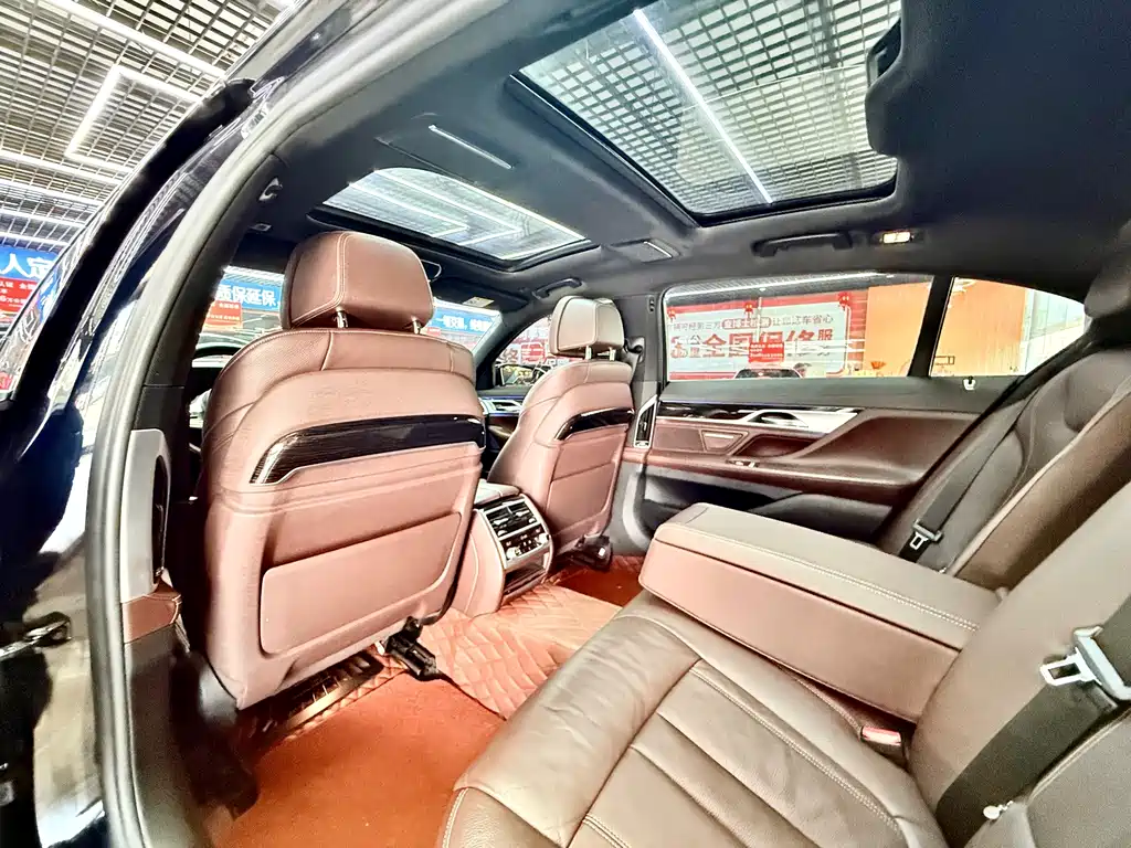 BMW 7 Series — фото 9