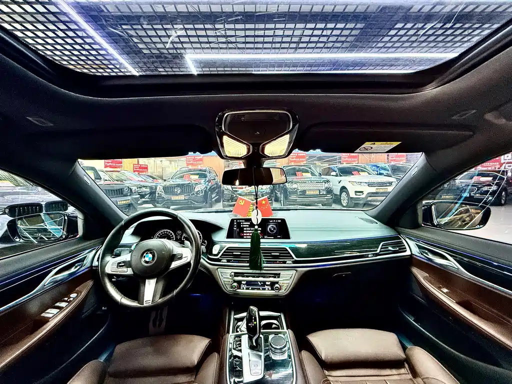 BMW 7 Series — фото 10