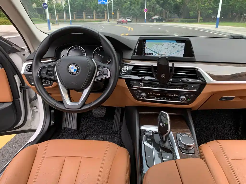 BMW 5 Series — фото 11