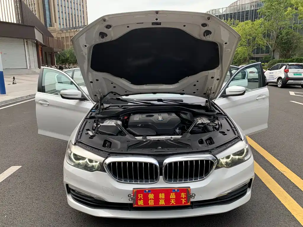 BMW 5 Series — фото 17