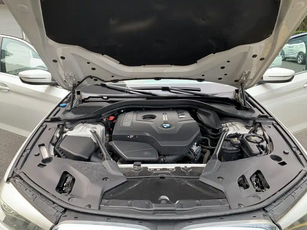 BMW 5 Series — фото 18