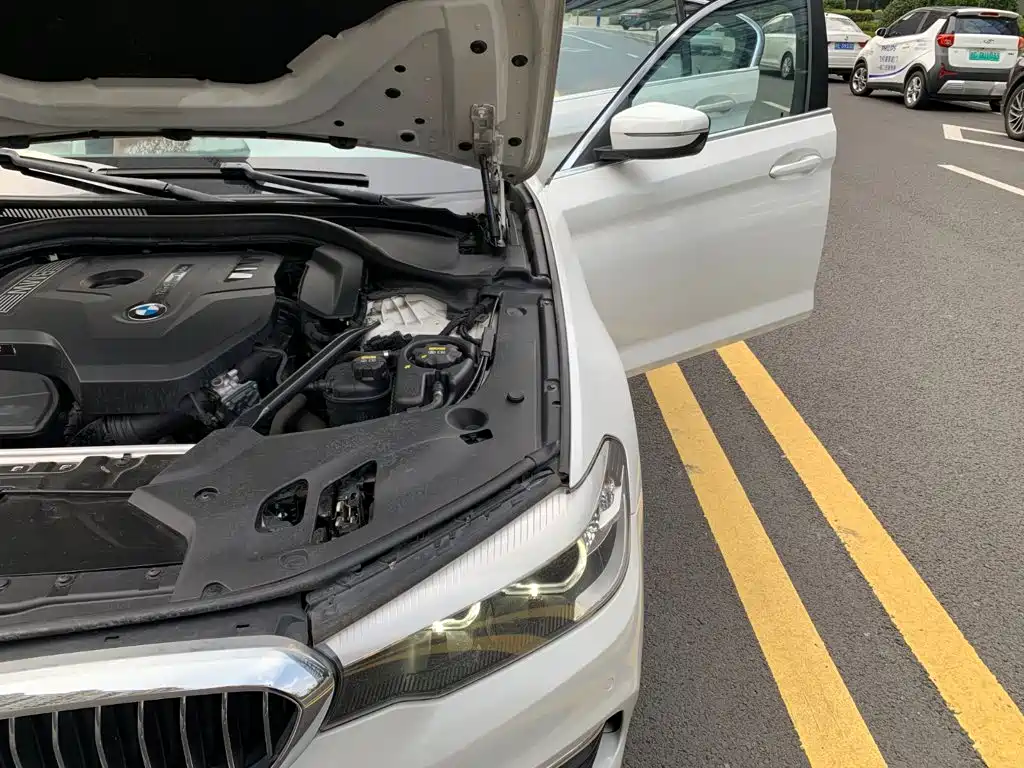 BMW 5 Series — фото 20